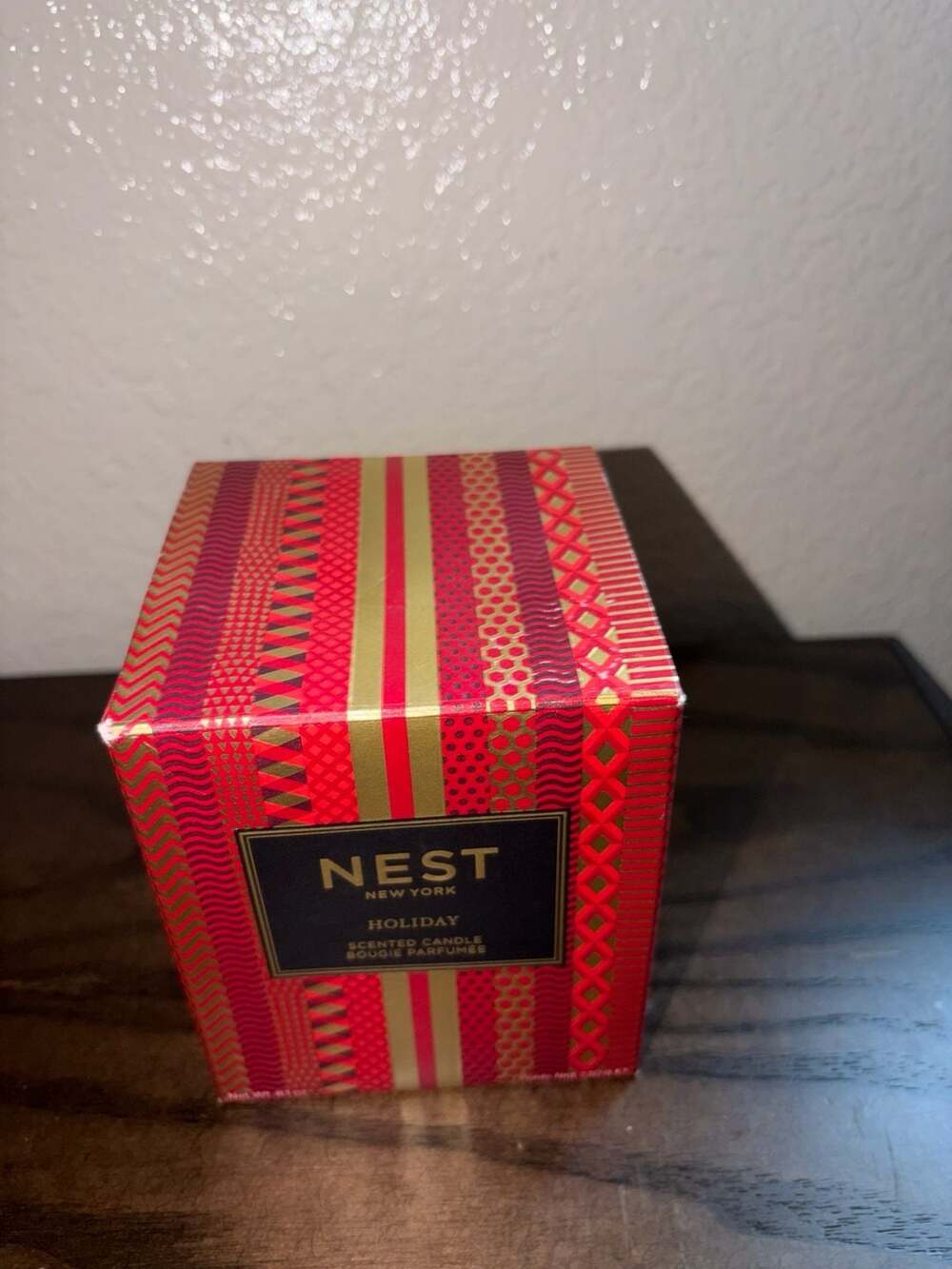 NEST New York Holiday Classic Scented Candle 8.1 oz - Picture 2 of 5